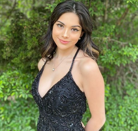 BoutineLA erotic pornstar img