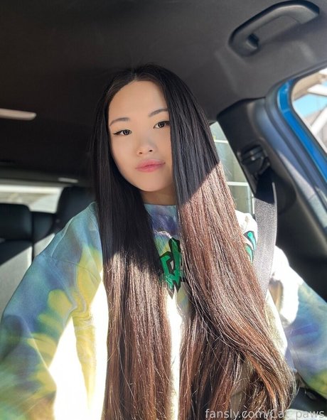 Asi Akira model exclusive picture