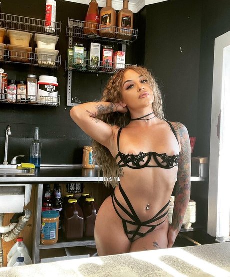 Sally Villagomez art star gallery