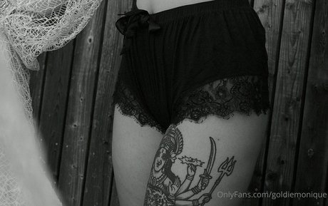 goldiemonique naked model pictures