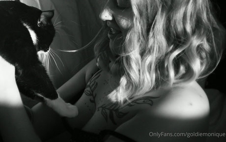 goldiemonique model porn pictures