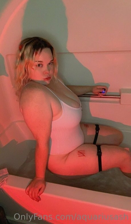 aquariusash star naked pics