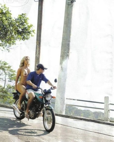 Valeska Popozuda naked model photo