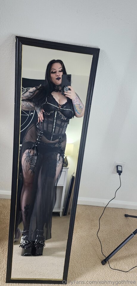 xohmygothfree model nudes image
