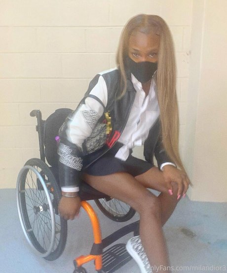 milandior3 exclusive star photo