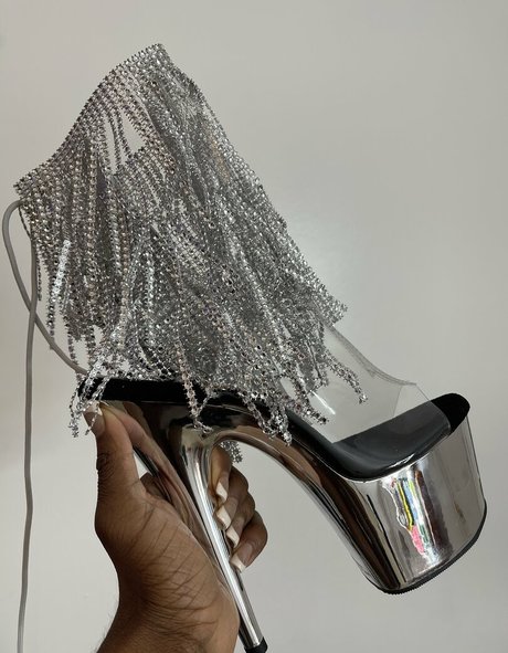 milandior3 erotic actress images