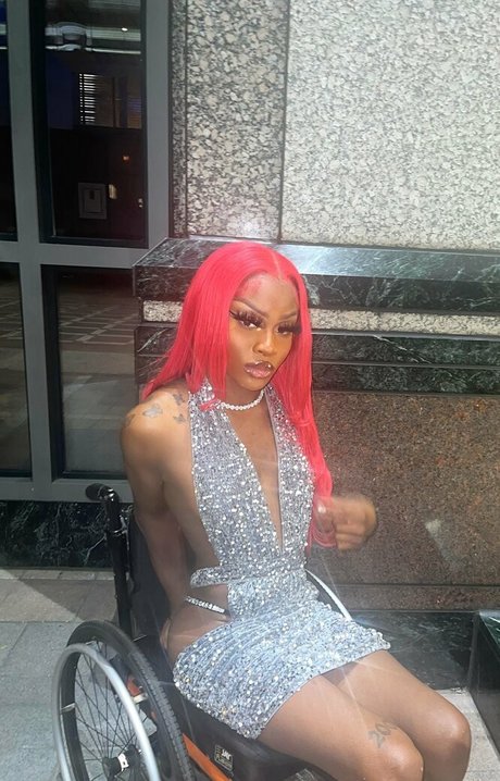 milandior3 nude actress pictures