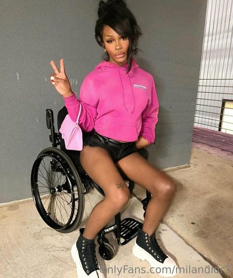 milandior3 model nudes pic