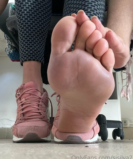 busty mom onlyfans nude picture