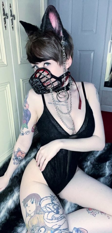 Emberwolf model sexy photos