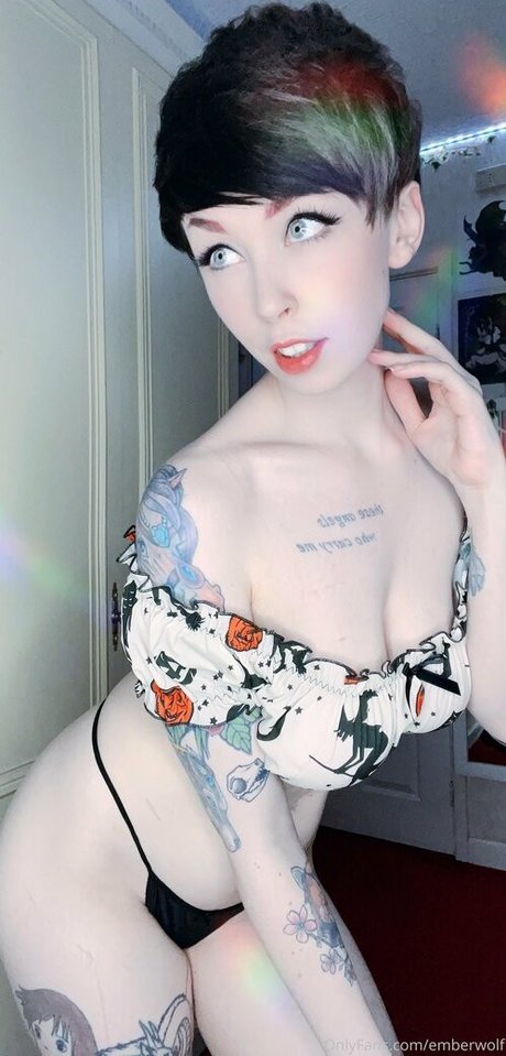Emberwolf porn model photo