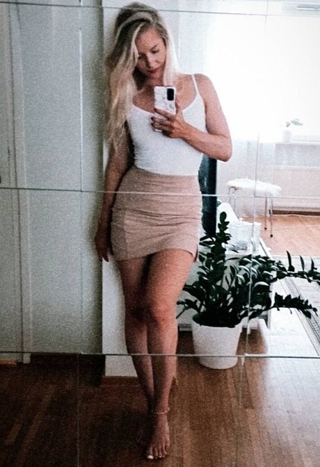 Laura Nieminen pretty pornstar img