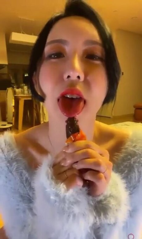 kimjeewoo529 pornographic star photo