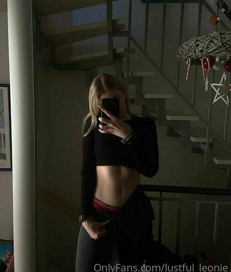 lustful leonie model art image