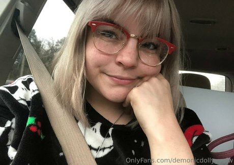 demonicdollyyysfw pornographic actress image