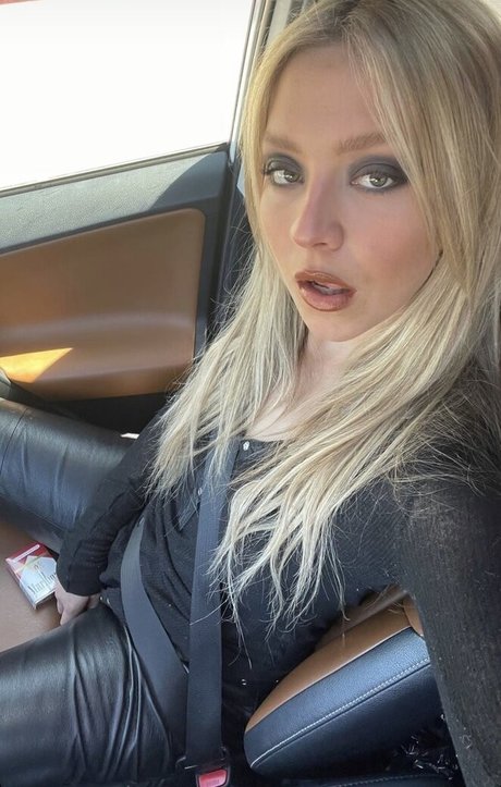 Luna Montana pornographic actress galleries