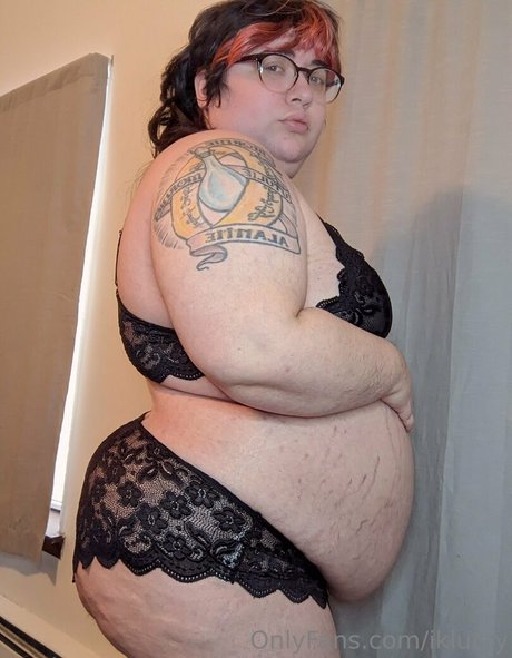 iklutzy nudes model pic