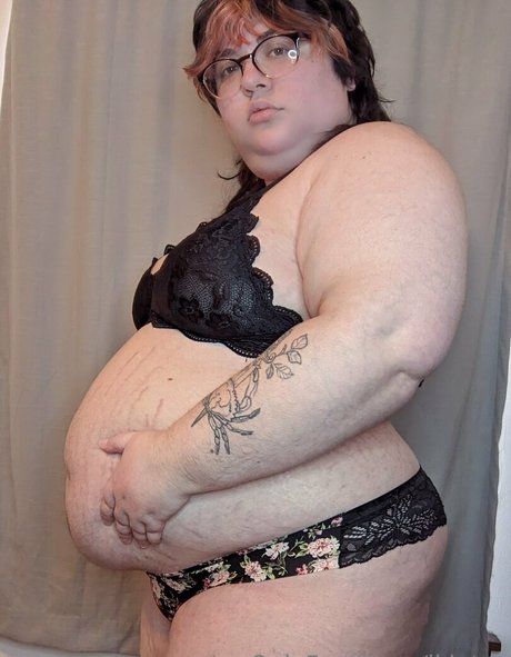 iklutzy pretty model pic