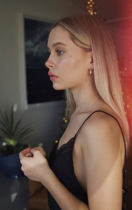 Natasha Bure hot actress images