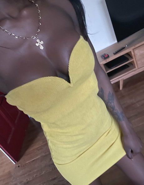 dollblk beautiful model pic