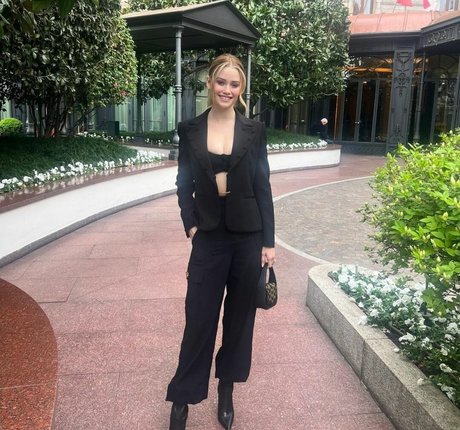 Virginia Gardner model porn picture