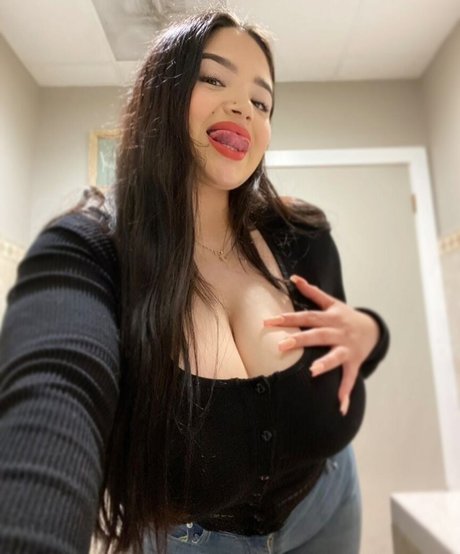 Dezerai Angel xxx pornstar image