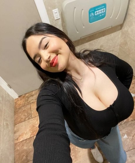 Dezerai Angel hd actress photo