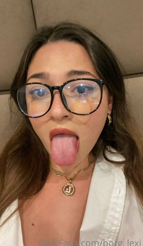 Lexi Borg model art galleries