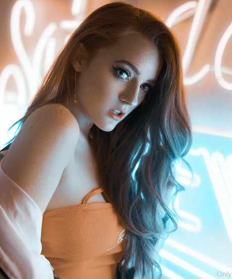 kaitimackenzie model top photo