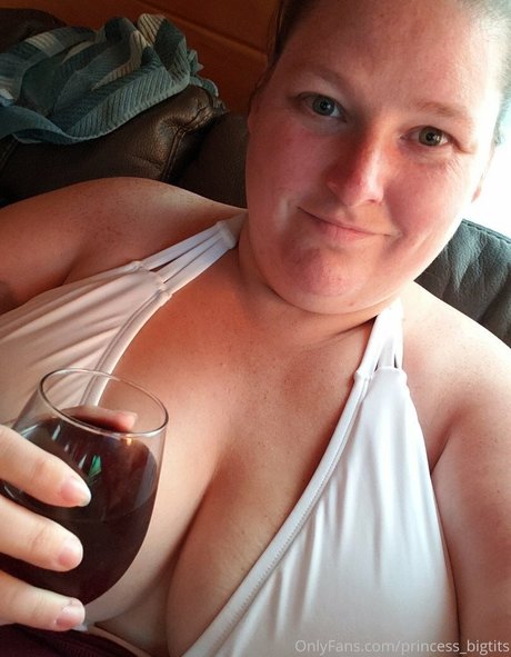 Princess Big Tits sexy actress gallery