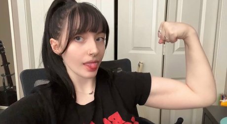 nsfwgoth hot model picture