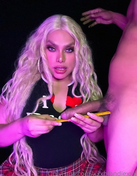 xxxblondiexxx sexy model image