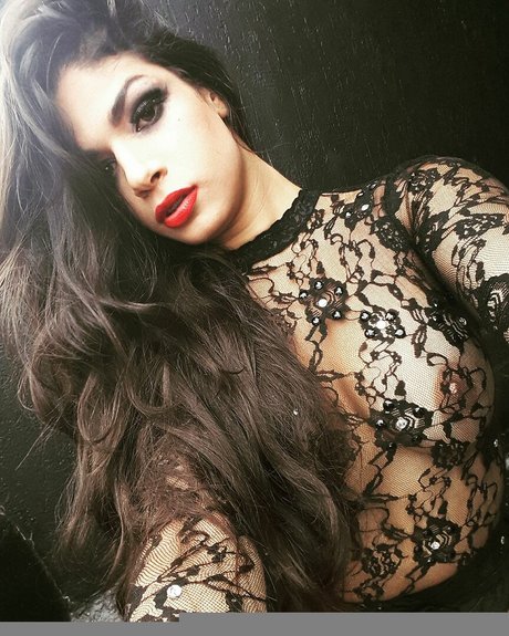 Linda De Morrer model porn image