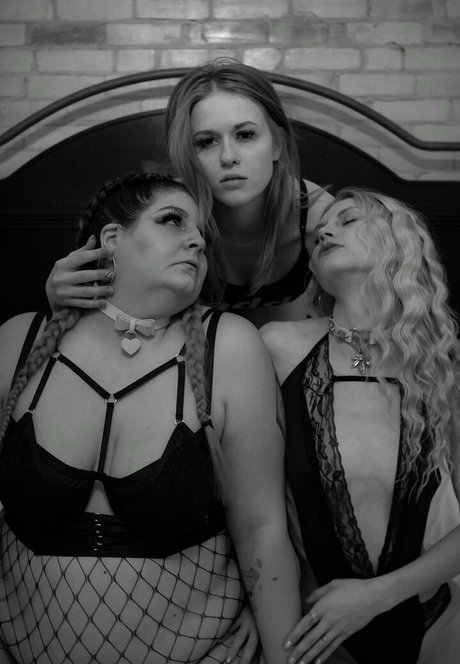 kytrue pretty model galleries