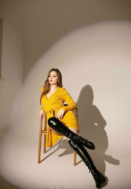 nika delf free actress pictures