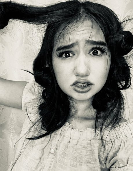 ooficialanie pornstar pretty pictures