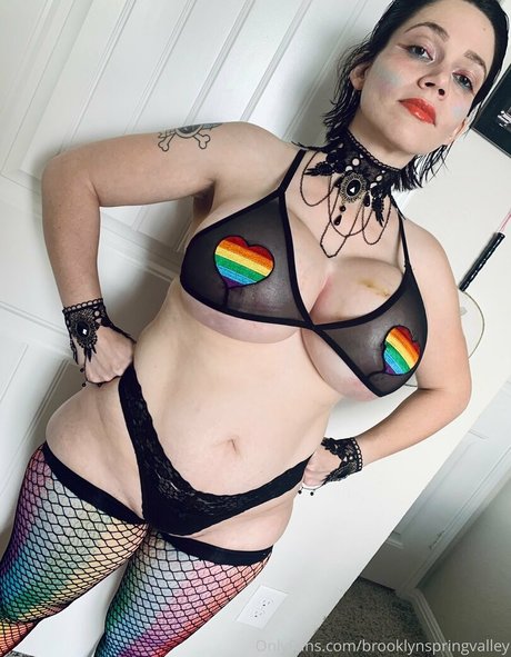 Brooklynspringvalley erotic model photo