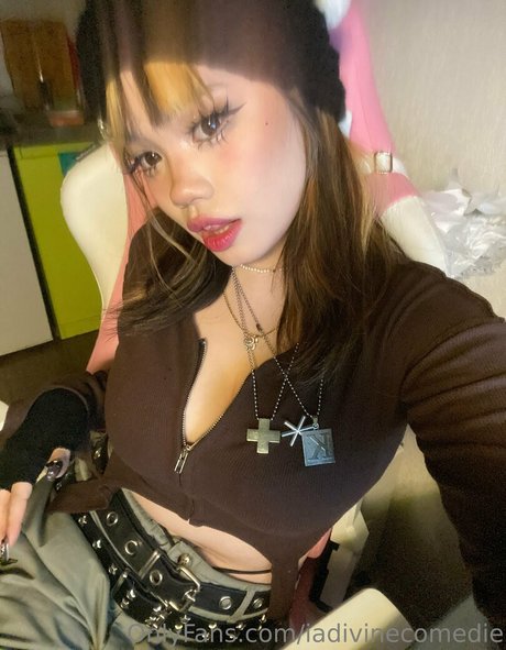 iadivinecomedie pornstar naked archive