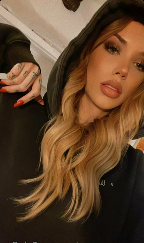 saramascarax perfect pornstar image