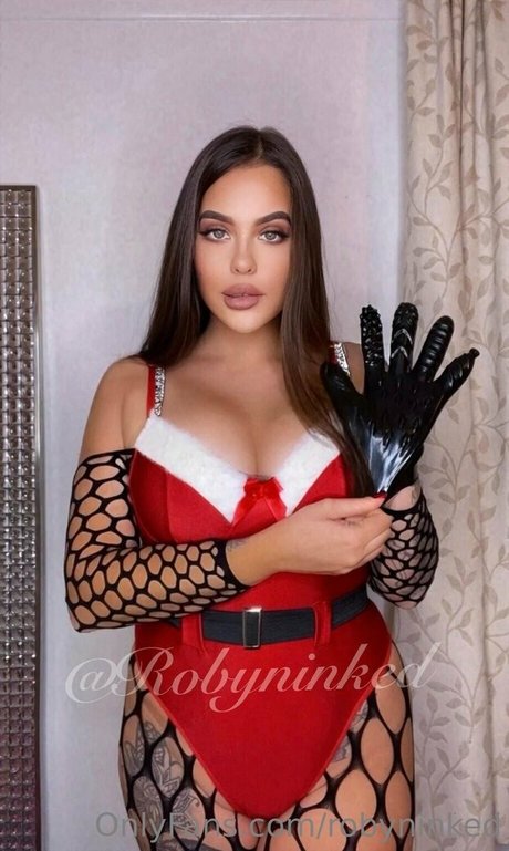 robyninked pornographic model img