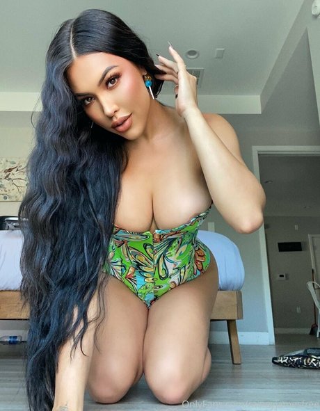 raineyjamesfree pretty actress pics