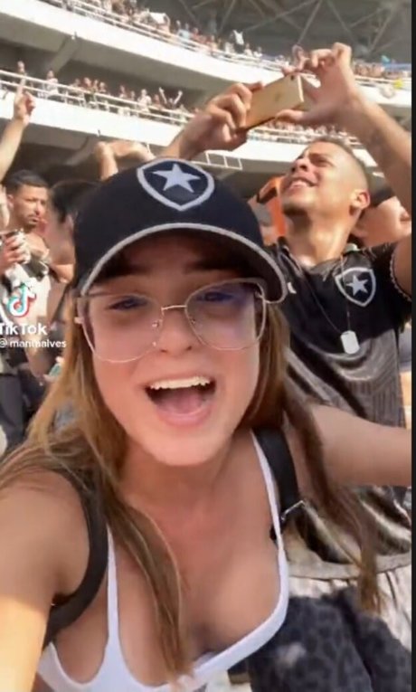 Samanta Alves nice actress pics