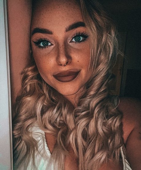 Sarah Neuhaus hd model pictures