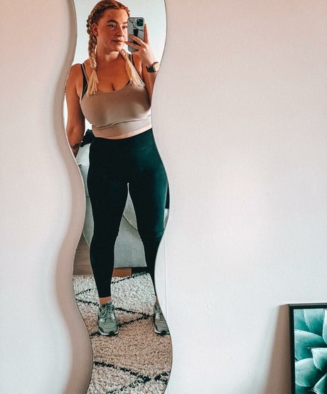 Sarah Neuhaus high quality model galleries