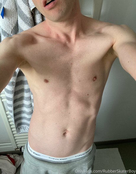 rubberskaterboy naked pornstar img