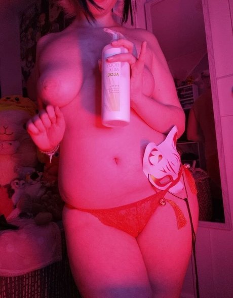 CosplayShino high quality actress photos