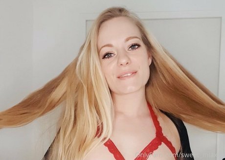 sweet miaxxx pornographic model photo