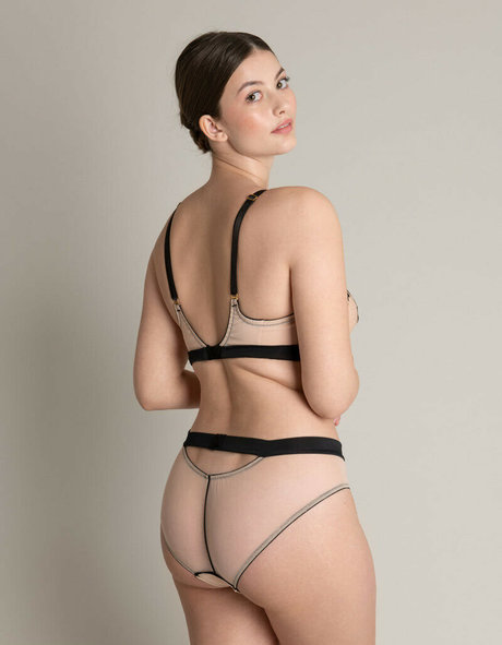 Ellie Weston star naked pictures