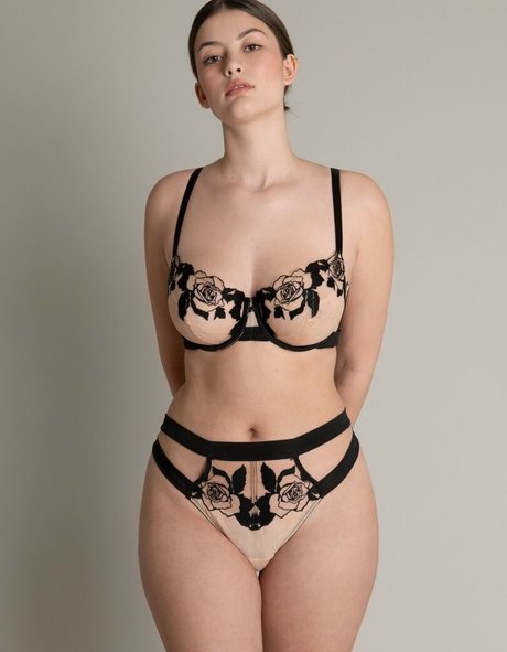 Ellie Weston model best pics