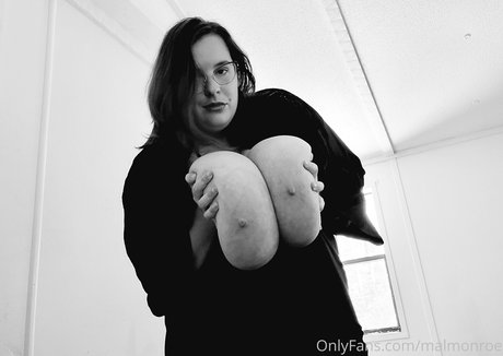 malmonroe pornstar nude photo